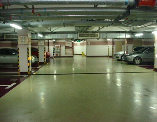 盤(pán)錦液壓聚脲設(shè)備(圖1) 地下停車(chē)場(chǎng)防腐防水噴涂