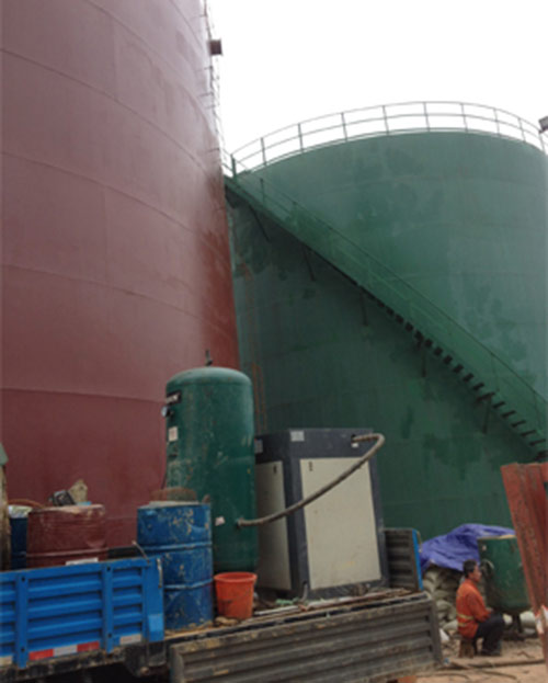 耐磨防腐的聚脲哪種噴涂機(jī)設(shè)備好用?(圖2) 化工除鹽水箱聚脲防腐工程