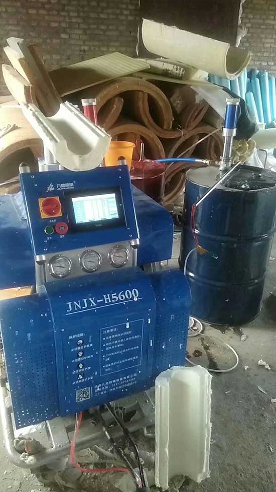 PLC聚氨酯發(fā)泡機系統(tǒng)多工位瓦殼管澆注機器