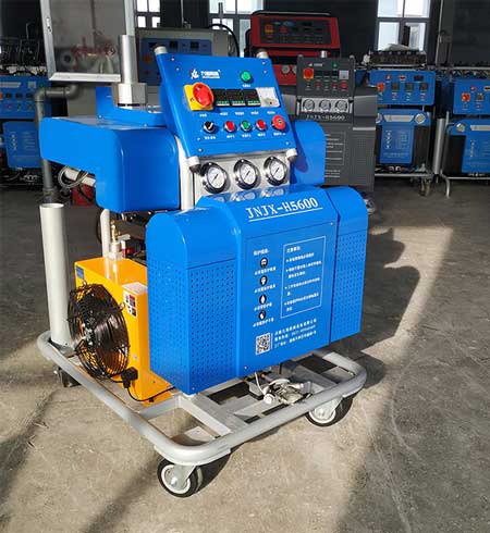 噴聚脲的機(jī)器叫什么(圖1) H5600噴聚脲的機(jī)器